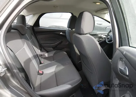 2014 Ford Focus Se z USA, uszkodzony, nr VIN 1FADP3F24EL154181